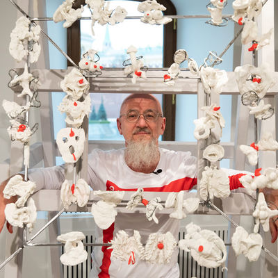 Oleg Kulik. Fast molding